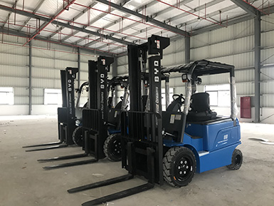 感謝蔡總的大力支持，再次購(gòu)買(mǎi)3+1臺(tái)比亞迪叉車(chē)，祝：生意興??！