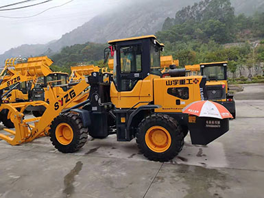 恭喜羅總喜提新車(chē)，山宇裝載機(jī)940走起，山宇重工，助您成功！